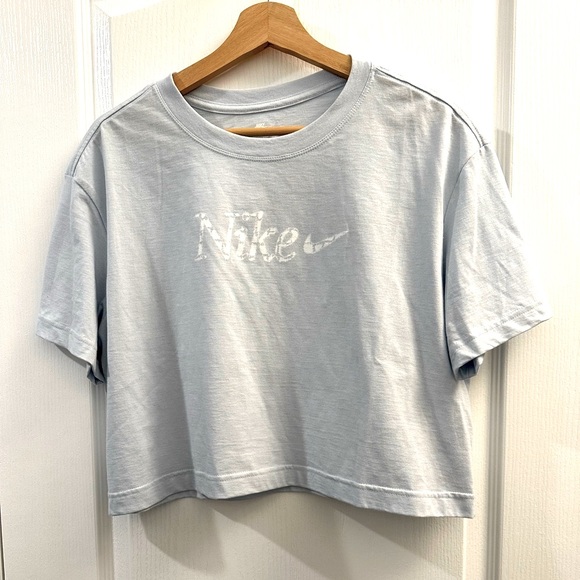 Nike Women’s Loose Fit Tee - Picture 5 of 6